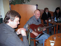 Kytarist zleva :  Ren Farga, Honza imonovi