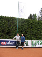 Vlajka Ten Group Tinec, s.r.o. zleva :  Ren Farga, Ale Dobesch