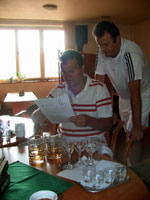 Organiztor s pomocnkem zleva :  Ren Farga, Bogdan Chromik