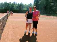 astnice turnaje zleva :  Hana Ptoszkov, Monika Kremerov