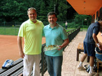 Foto ped turnajem zleva :  Ren Farga, Miroslav Jva