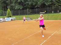 astnice turnaje zleva :  Veronika Klrov, Olga Mencnarovsk