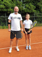 Účastníci turnaje zleva :  Martin a Anna Holubčíkovi
