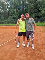 astnci turnaje zleva :  Tom Sikora, Robert Kauki