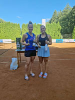 Dv astnice turnaje zleva :  Martina Jindrov, Barbora Zajoncov