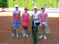 Semifinalistky tyhry zleva :  Jowana Kolowrotkiewicz, Natlie Bury, Zuzana Mlochov, Elika Mlochov