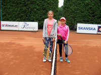Finalistky dvouhry zleva :  Laura Wawrzykova, Kateina Fukalov