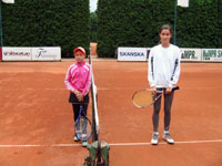 Semifinalistky dvouhry zleva :  Kateina Fukalov, Klra Sikorov