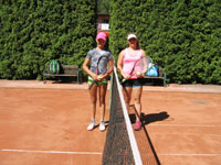Finalistky dvouhry zleva :  Natlie Cinkov, Klra Bystroov