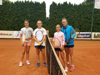 Finalistky čtyřhry zleva :  Hana Macurová, Michalina Ondrzejek, Adéla Motyková, Markéta Motyková