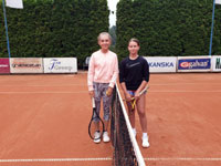 Finalistky dvouhry zleva :  Vanessa Viovsk, Karin Kalavsk