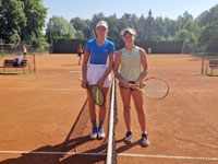 Semifinalistky dvouhry zleva :  Laura Beikov, Karin Kalavsk