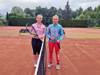 Finalistky dvouhry zleva :  Kristna Hrabalov, Kristna Damakov