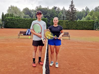 Semifinalistky dvouhry zleva :  Klra Sikorov, Kristna Hrabalov