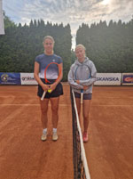 Semifinalistky dvouhry en zleva :  Marie Svozilov, Karolna Valentov