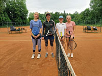 Semifinalistky tyhry zleva :  Kateina Landov, Marie Loskov, Amlie Ciencialov, Alice Galusov