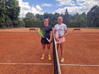 Semifinalistky dvouhry �en zleva :  Marie Svozilov�, Karol�na Valentov�