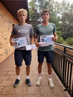 2.m�sto �ty�hra mu�i zleva :  Jakub Fedor, Jarom�r Pe�onka