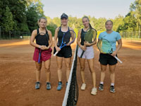 Semifinalistky �ty�hry �en zleva :  Charlotte Felux, Lucie Plosku��kov�, Ellen Pavli�ov�, Eli�ka Konvi�kov�