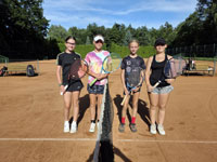 Semifinalistky �ty�hry zleva :  Nina Abrahamczikov�, Lilien Hupkov�, Laura Sikorov�, Elen Z�lesk�