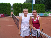 Finalistky dvouhry zleva :  Veronika Raimrov, Petra Plakov