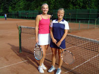 Semifinalistky dvouhry en zleva :  Veronika Raimrov, Radana Holuov