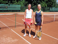 Semifinalistky dvouhry en zleva :  Kristna Horkov, Zora Vlkov