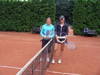 Semifinalist dvouhry eny zleva :  Veronika Ovakov, Michaela Bezdkov