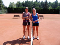 Semifinalistky dvouhry en zleva :  Michaela Bezdkov, Marie Mayerov