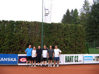Účastníci vztyčování zleva :  Jiří Dohnal, Petr Zajonc, Aleš Dobesch, René Fargač, Dušan Adamčík, Roman Huťka