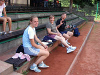 A je po finle zleva :  Jarmila, Vilma a Pavel Sikorovi