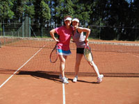 Účastnice turnaje zleva :  Helena Sedláčková, Pavla Dordová