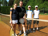 Účastníci turnaje zleva :  Eliška Motyková, Zbyhněv Motyka, Pavel Drong, Jan Drong