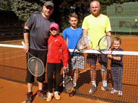 Účastníci turnaje zleva :  Petr Mlčoch, Zuzana Mlčochová, Dominik Szturc, Slavomír Szturc