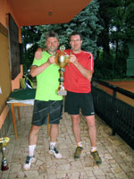 Vítězové s pohárem zleva :  Roman Mihoč, Petr Dorda