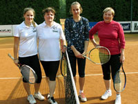 Účastníci turnaje zleva :  Eliška Motyková, Renáta Motyková, Jarmila Sikorová, Vilma Sikorová
