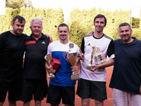 Vítězové turnaje uprostřed :  Rostislav Martynek, Martin Gajdzica