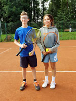 Účastníci turnaje zleva :  Matyáš a Ema Golcovi