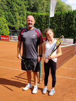 astnci turnaje zleva :  Martin Holubk, Anna Holubkov
