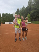 Z�v�re�n� foto zleva :  Petr Zoubek, Martina Jindrov�