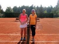 Semifinalistky dvohra eny zleva :  Nikola Tomanov, Kateina Siskov