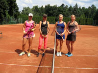 Semifinalistky tyhra eny zleva :  Martina Kudelov, Kateina Siskov, Kristna Hanarov, Nikola Tomanov