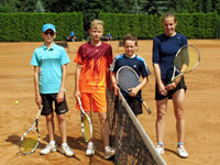 Foto po utkání zleva :  Pavel Drong, Jan Drong, Vítek Raška, Jarmila Sikorová