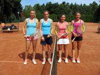 Semifinalistky tyhry en zleva :  Karolna Ksov, Jarmila Sikorov, Adla Vanurov, Sra Vanurov
