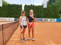 Semifinalistky dvouhra eny zleva :  Ivana ebestov, Kristna Jurkov