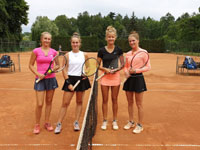 Finalistky tyhra eny zleva :  Karolna Kubov, Martina Kudelov