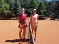 Semifinalistky dvouhra eny zleva :  Karolna Kubov, Gabriela Horkov