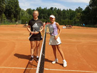 Semifinalistky dvouhry zleva :  Michalina Ondrzejek, Adla Motykov