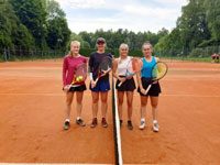 Semifinalistky tyhra eny zleva :  Karolna Kubov, Nikola Tomanov, Tereza Kenkov, Gabriela Hrubanov