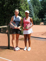 Semifinalistky dvouhry en zleva :  Kristna Hanarov, Pernilla Mendesov